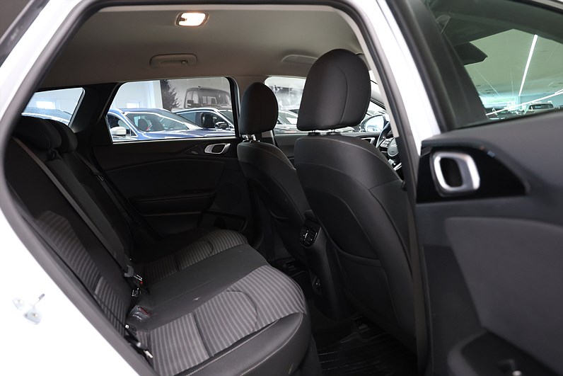 Kia Ceed SW Plug-in 141hk Advance B-kamera Keyless LED