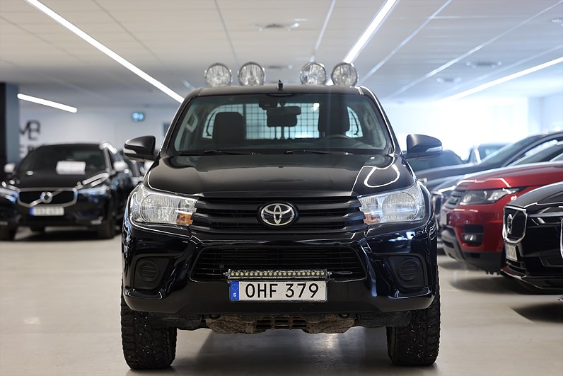 Toyota Hilux Dubbelhytt 2.4 AWD 150hk Dragkrok LEASEBAR