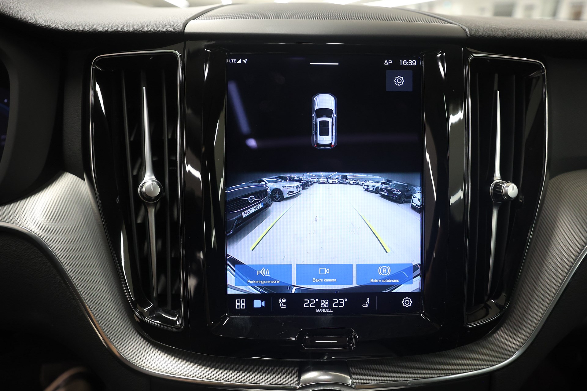 Volvo XC60 Recharge T6 AWD 350hk *Hjulkampanj!* Core Läder