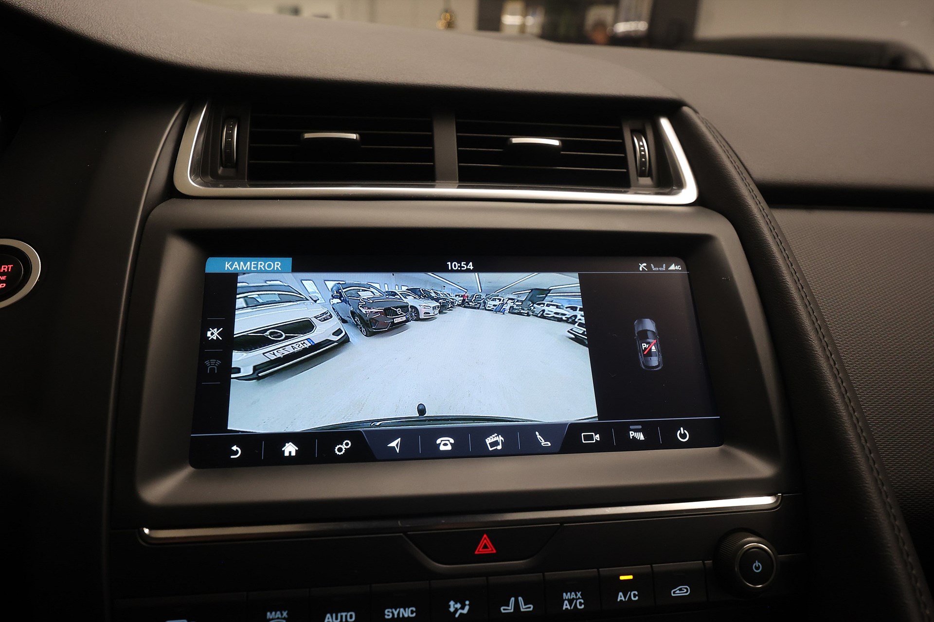 Jaguar E-Pace D150 AWD 150hk *Hjulkampanj!* B-kamera Drag