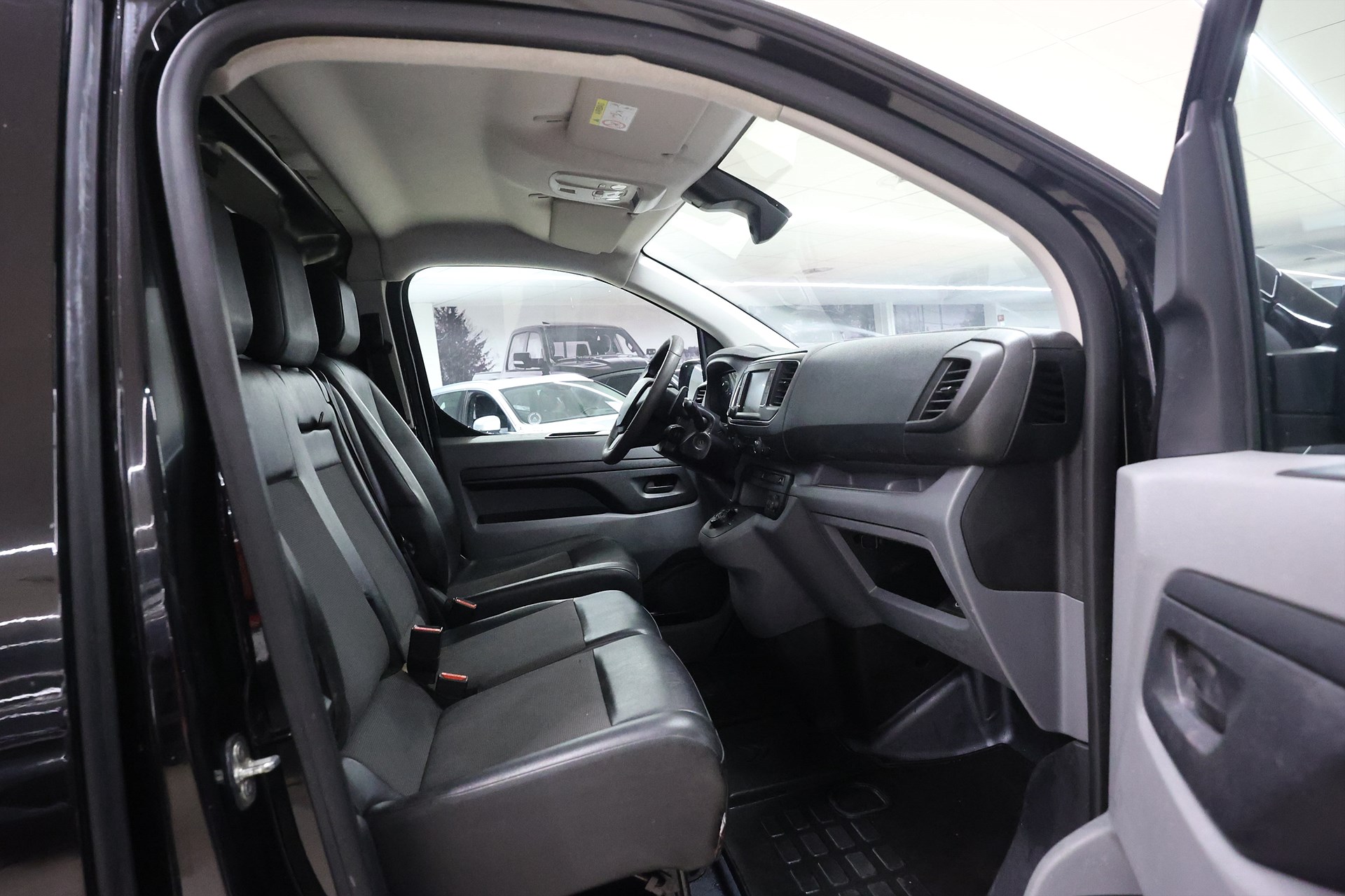 Citroën Jumpy Van 2.0 BlueHDi 177hk L2 Värmare Drag MOMS