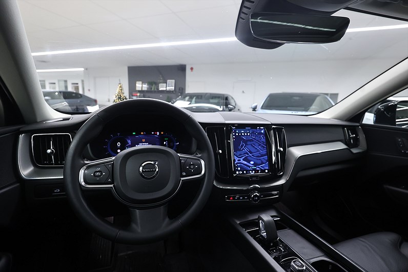 Volvo XC60 Recharge T6 AWD 350hk *Hjulkampanj!* Core Läder