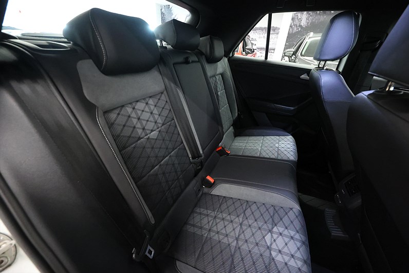 Volkswagen T-Roc 2.0 TDI 150hk 4M R-Line Carplay Navi PDC