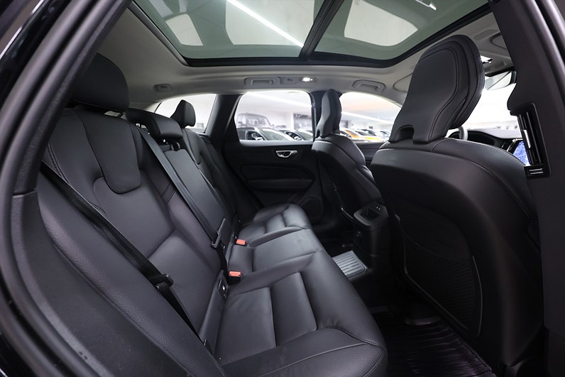 Volvo XC60 Recharge T6 AWD 350hk *Hjulkampanj!* Core Läder