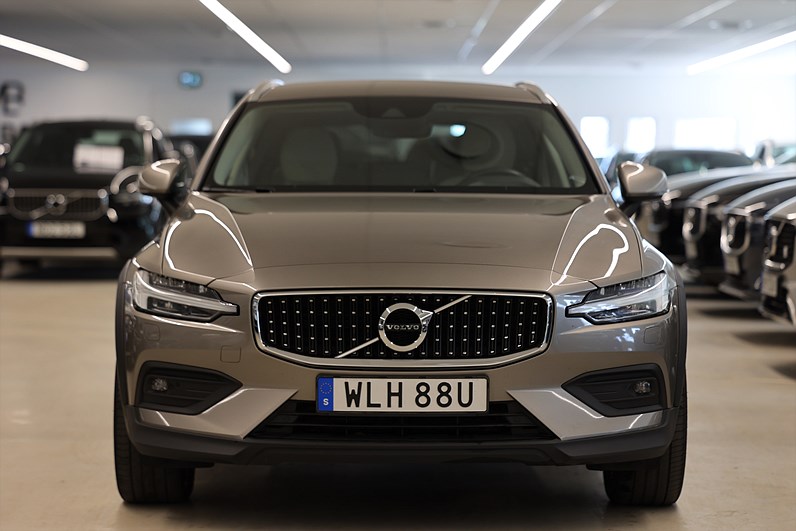 Volvo V60 Cross Country B4 Momentum H/K B-Kamera Skinn Keyless