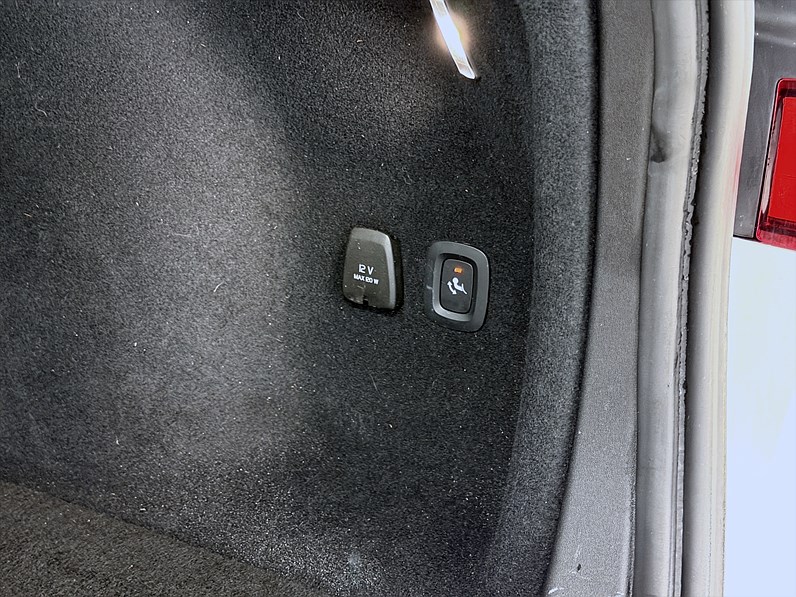 Volvo V60 Recharge T6 399hk Helg på Moberg! Core Edt H/K B-Kam Läder
