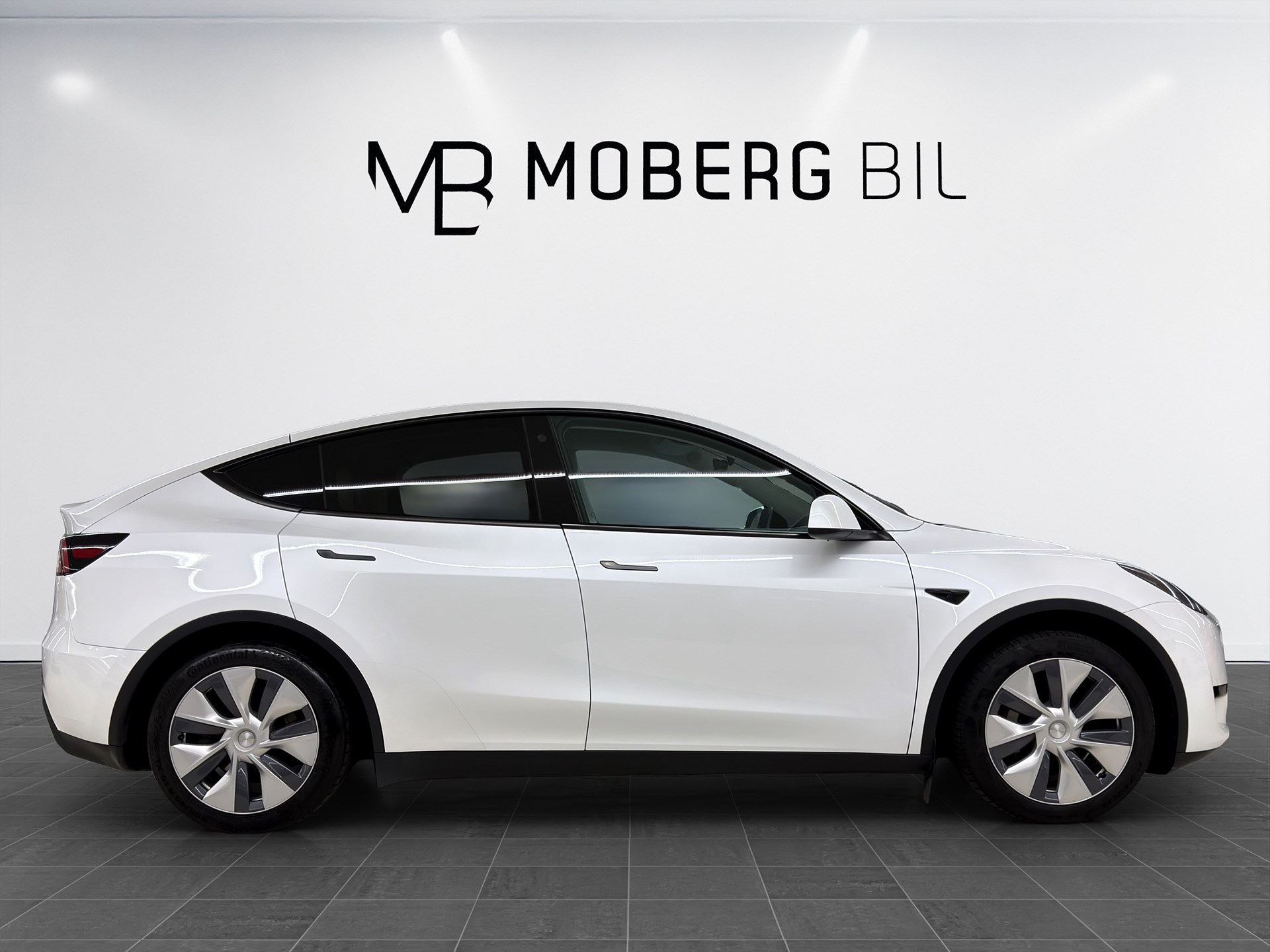 Tesla Model Y Standard Range 299hk Drag Pano Premium B-Kamera