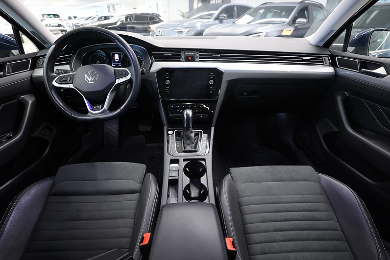 Volkswagen Passat Sportscombi GTE 218hk Pano Navi B-kamera Drag