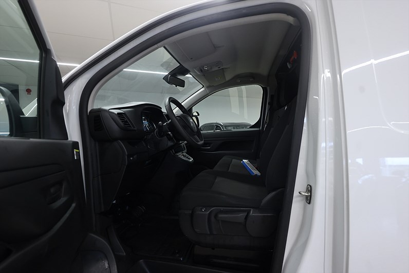 Peugeot e-Expert 75 136hk V-inrett B-kamera MOMS