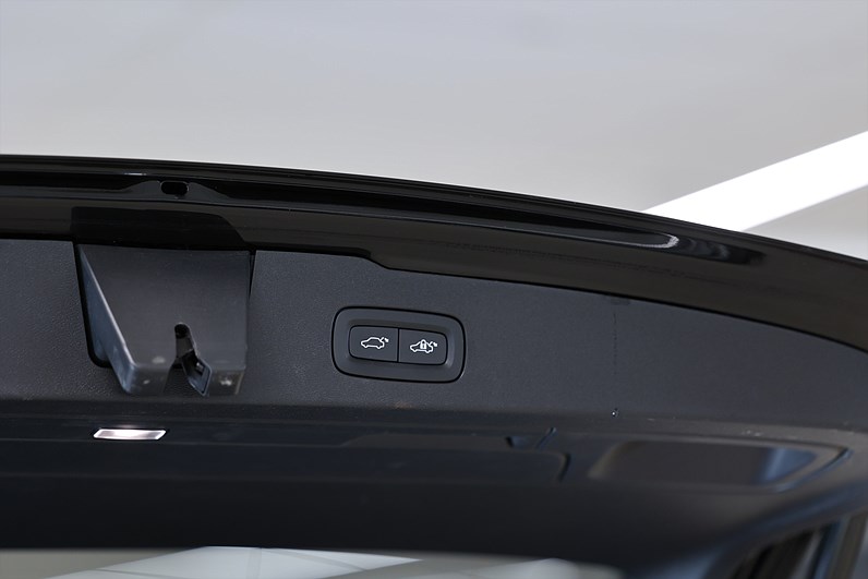 Volvo V60 B4 197hk Momentum B-kamera Keyless Drag VOC MOMS