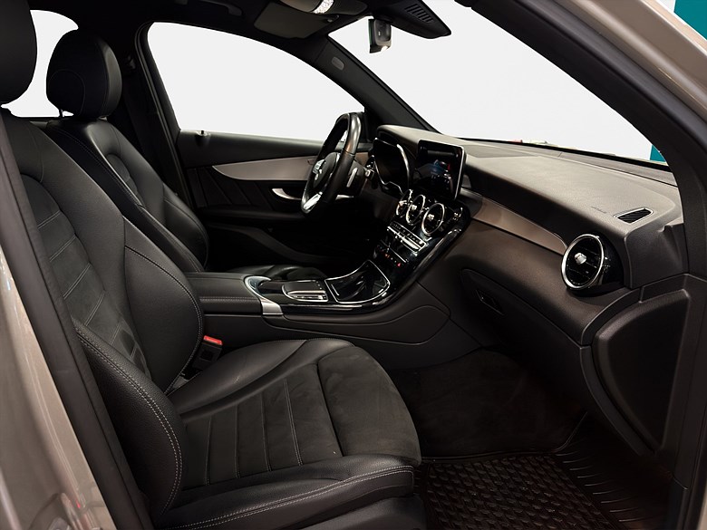 Mercedes-Benz GLC 300 de 4MATIC AMG, Night, Drag, Värmare 2021, silver – bild 22 av 26, begagnad hos Niber i Järfälla