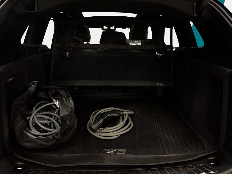 BMW iX3 M Charged 2022 SOH 94,1% drag, Pano, MOMS 2022, svart – bild 21 av 23, begagnad hos Niber i Järfälla