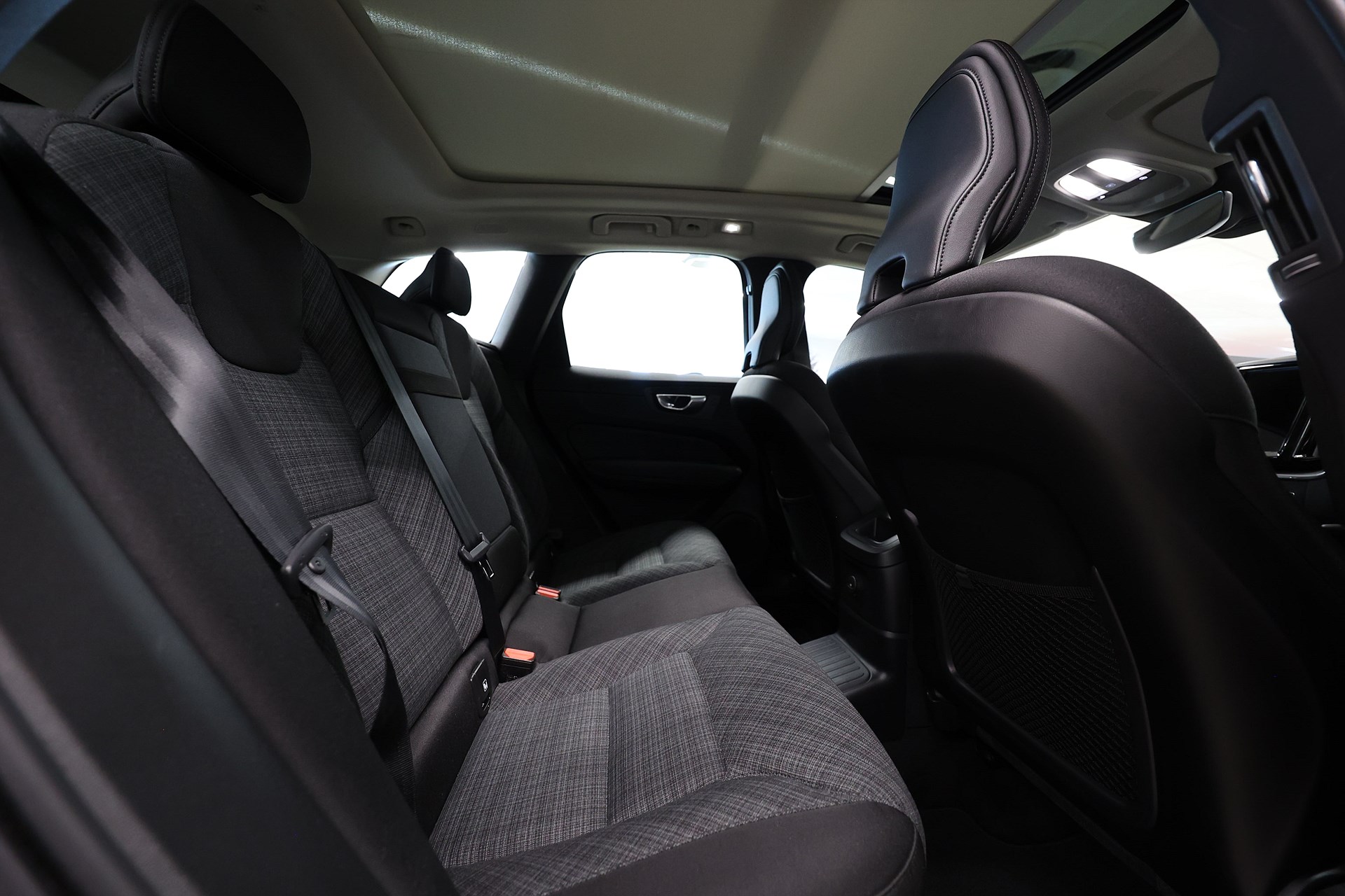 Volvo XC60 Recharge T6 AWD 350hk Core Edition Pano Drag Keyless MOMS