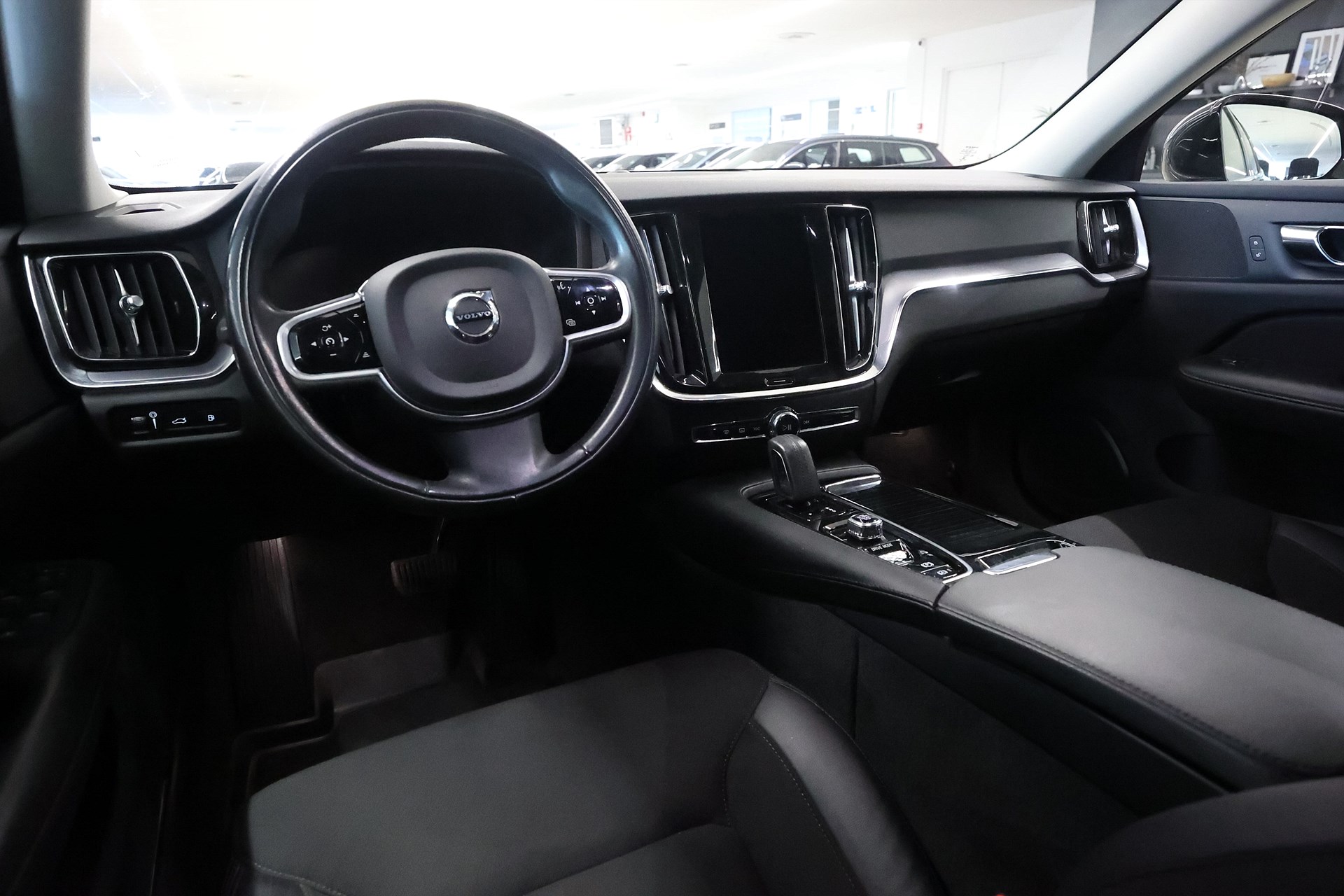 Volvo V60 Recharge T6 AWD 340hk Momentum Keyless CarPlay PDC