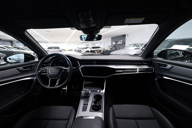 Audi A6 Avant 55 TFSI e Q S Line Svart Optik Drag Cockpit MOMS