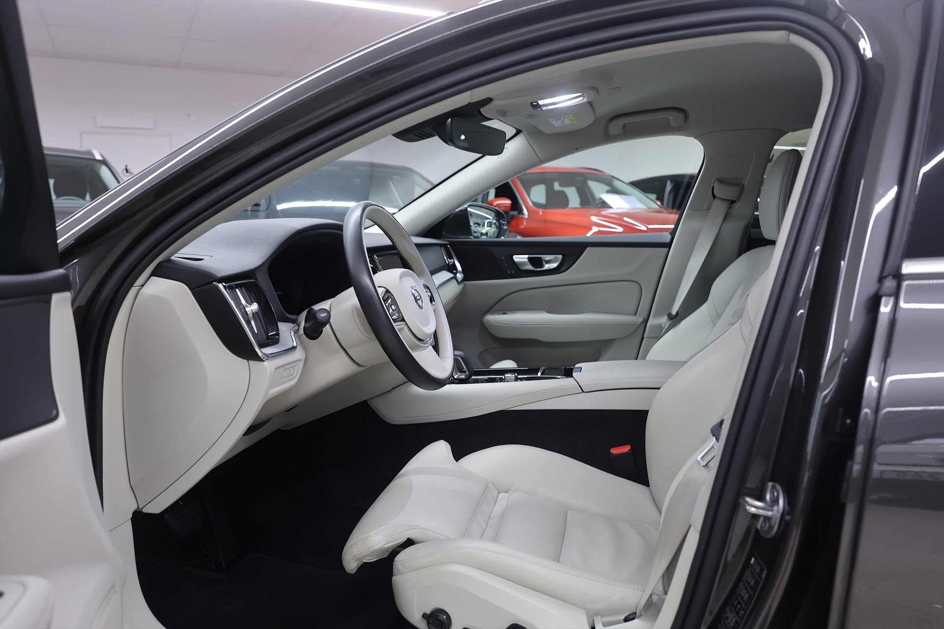 Volvo V60 Recharge T6 AWD 350hk Core Bright Skinn Drag