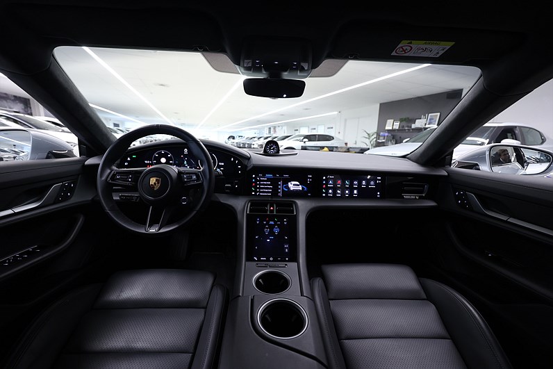Porsche Taycan 4 Cross Turismo OffroadDesign Pano HUD BOSE 21