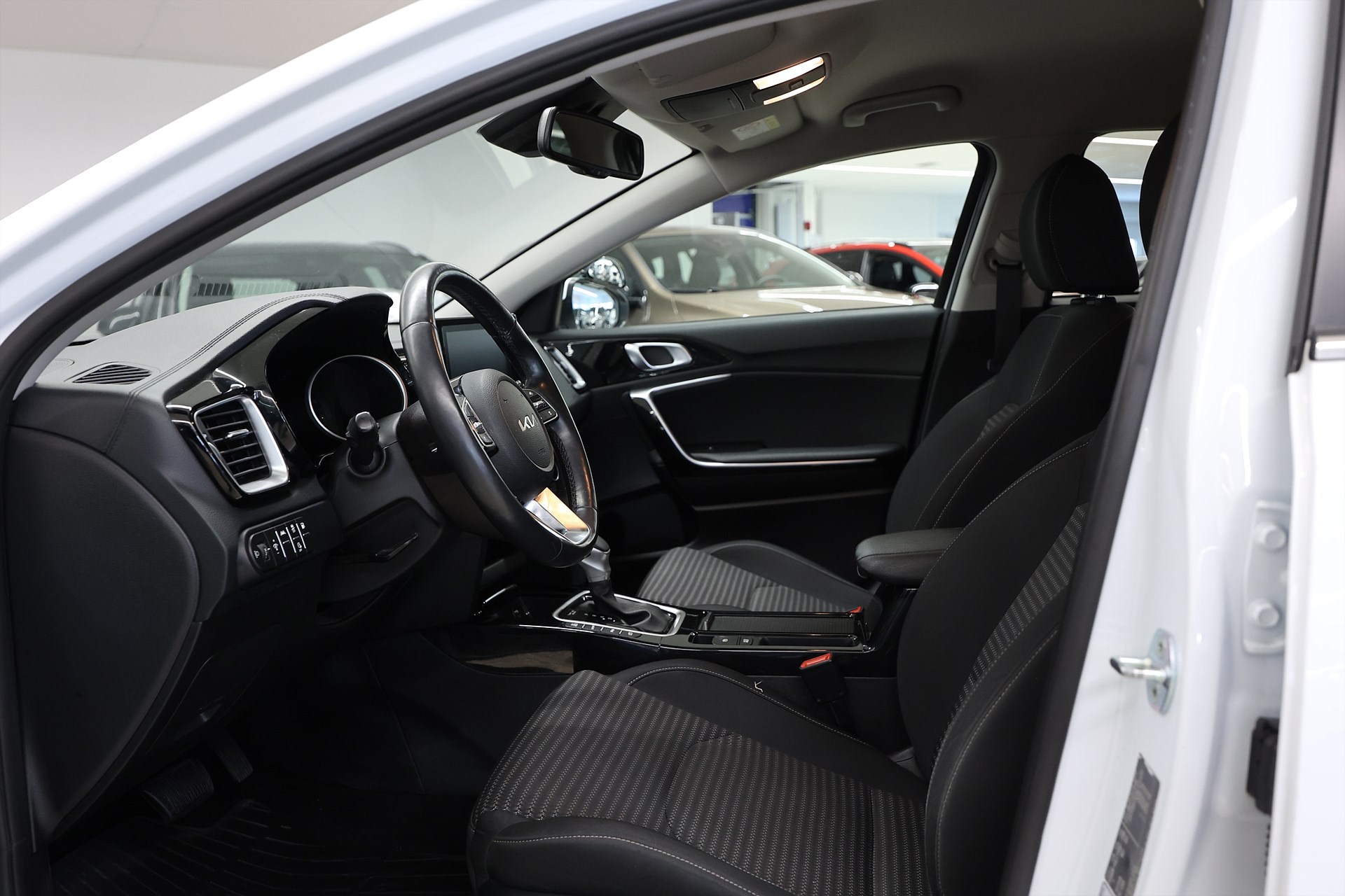 Kia Ceed SW Plug-in 141hk Advance B-kamera Keyless LED
