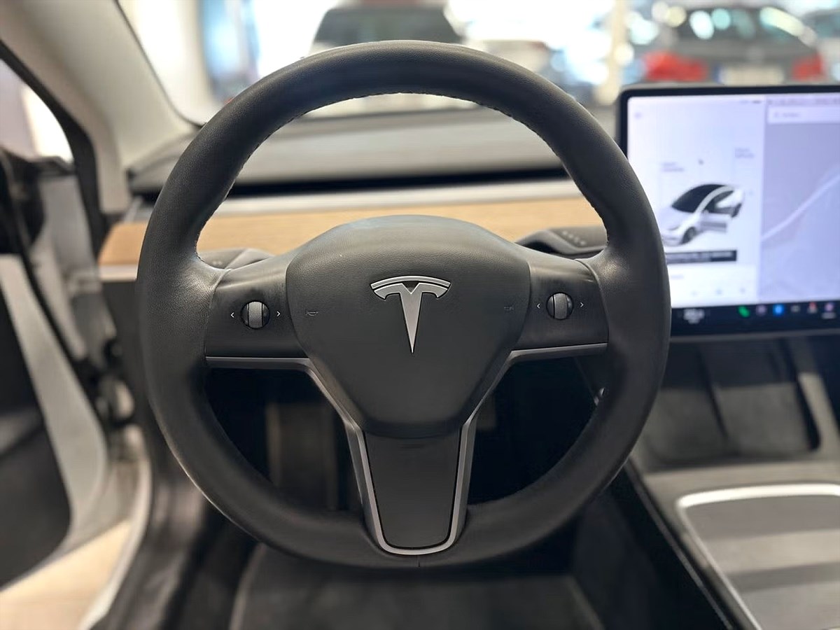 Tesla Model 3 – bild 15
