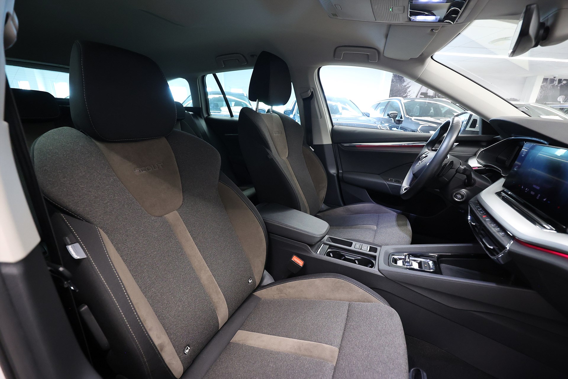 Skoda Octavia Scout Combi 4X4 150hk Comfort Drag B-kamera MOMS