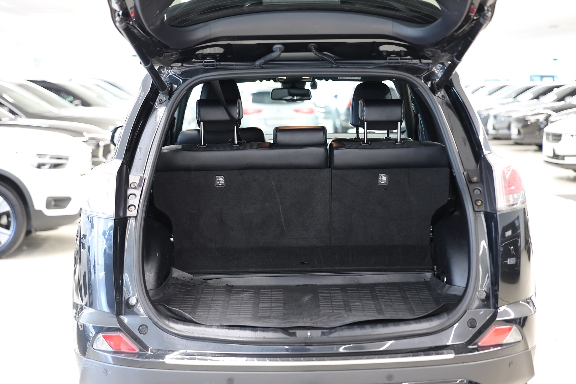Toyota RAV4 Hyrbid 197hk X-Edition B-kamera Drag MOMS