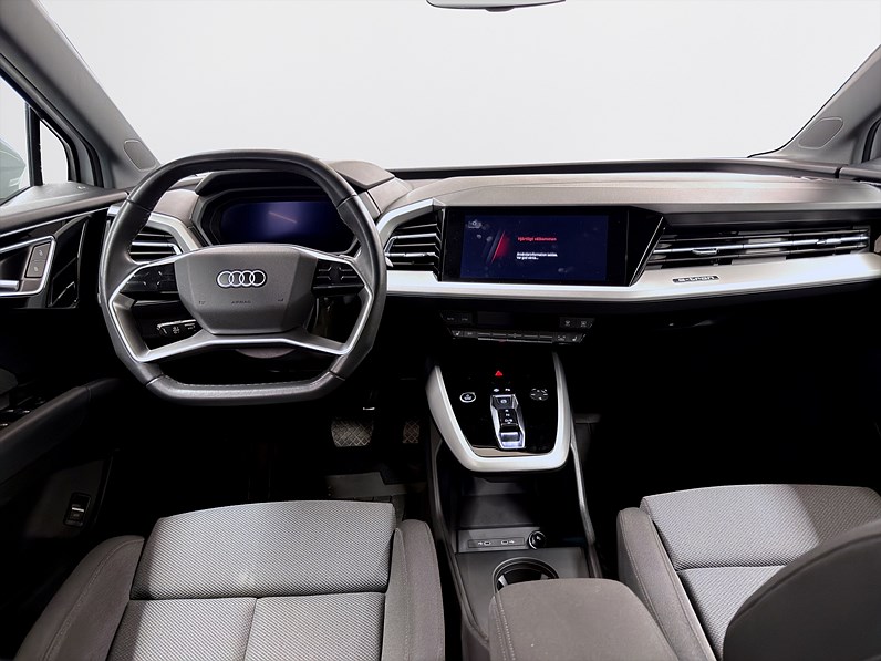 Audi Q4 40 e-tron 204hk Helg på Moberg! Comfort CarPlay Värmare Drag PDC