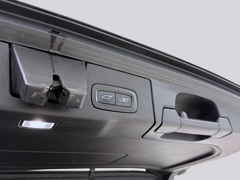 Volvo XC60 B4 AWD 197hk R-Design HUD 360 Pano Drag