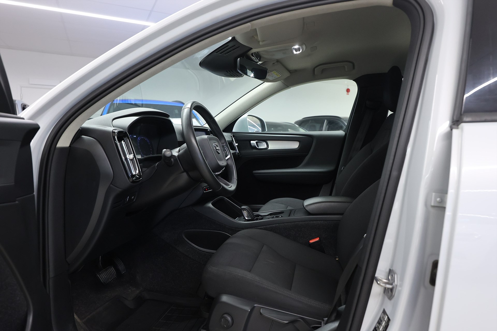 Volvo XC40 T3 163hk Momentum Pro Navi Värmare VOC PDC
