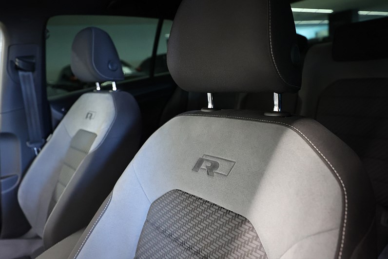 Volkswagen Golf 5-dörrar 1.5 TSI 150hk R Line CarPlay PDC