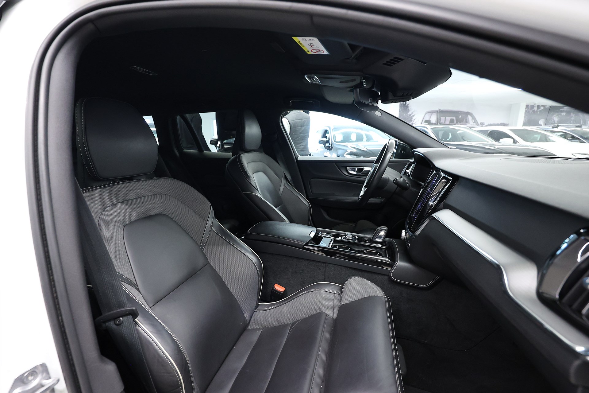 Volvo V60 T6 AWD TwEn 340hk R Design B-Kamera VOC Keyless