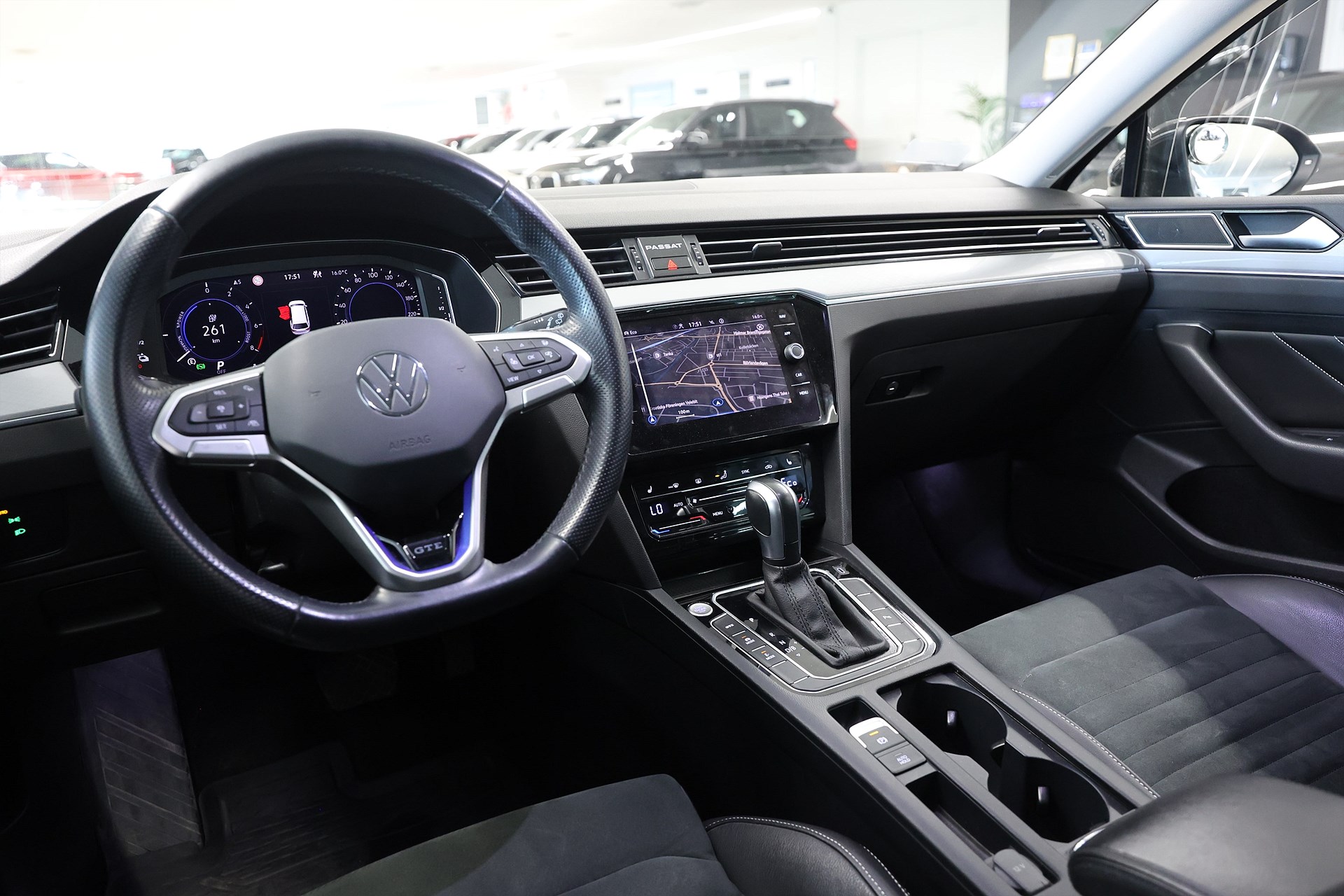 Volkswagen Passat SC GTE 218hk Executive Alcantara Drag B-Kamera