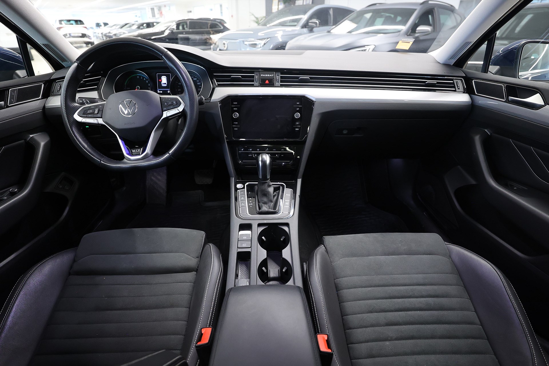 Volkswagen Passat Sportscombi GTE 218hk Pano Navi B-kamera Drag