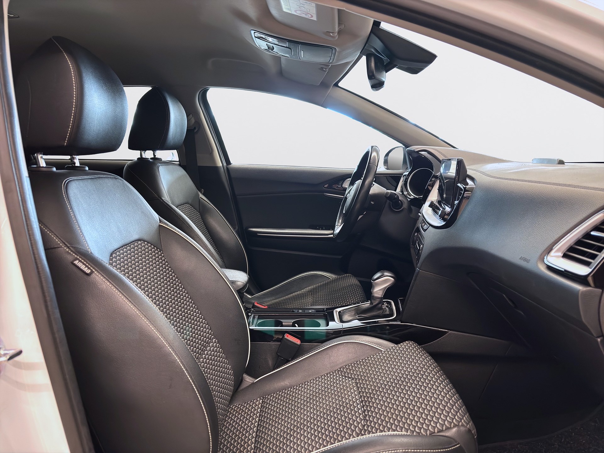 Kia Ceed SW Plug-in Hybrid 141hk Helg på Moberg! Advance B-Kamera Navi Keyless