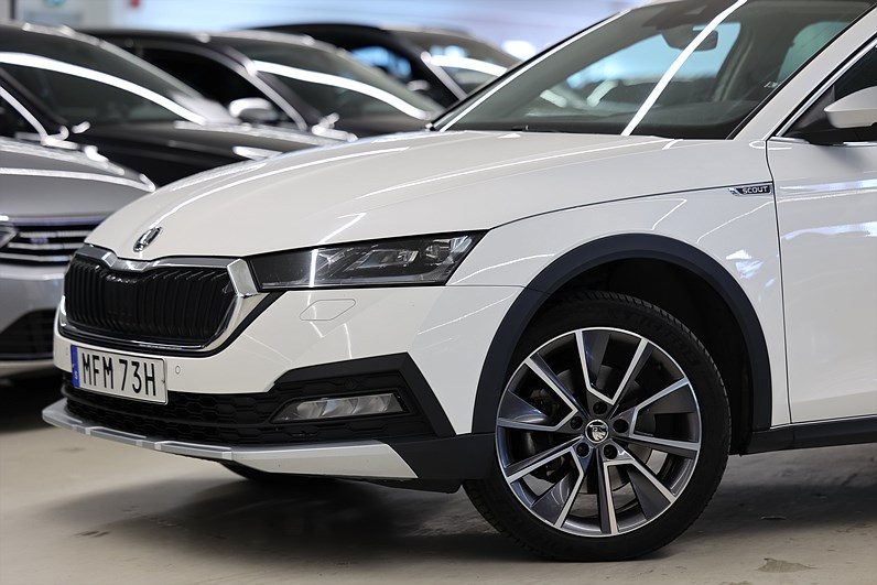 Skoda Octavia Scout Combi 4X4 150hk Comfort Drag B-kamera MOMS