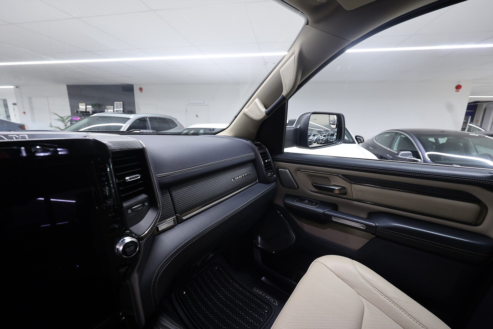 RAM 1500 Crew Cab 5.7 V8 HEMI 4x4 395hk Limited H/K Taklucka