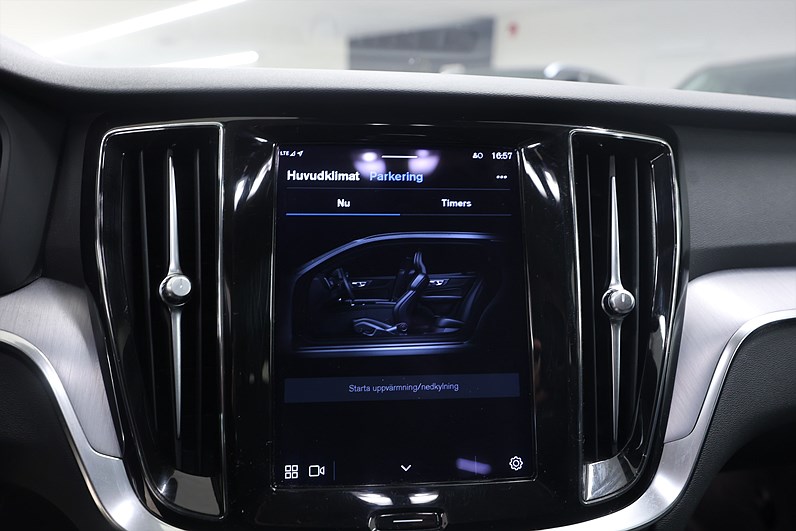 Volvo V60 Recharge T6 AWD 350hk Core Drag B-kamera Keyless