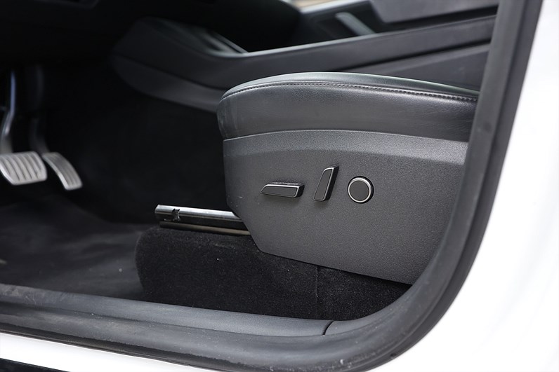 Tesla Model Y Performance 534hk *Kampanj!* Drag Pano Navi