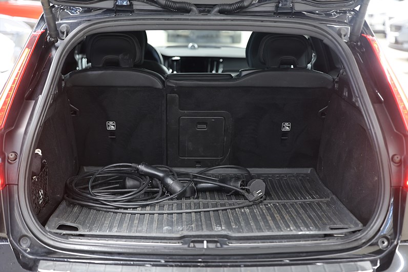 Volvo V60 Recharge T8 AWD 456hk R-Design B&W HUD Pano