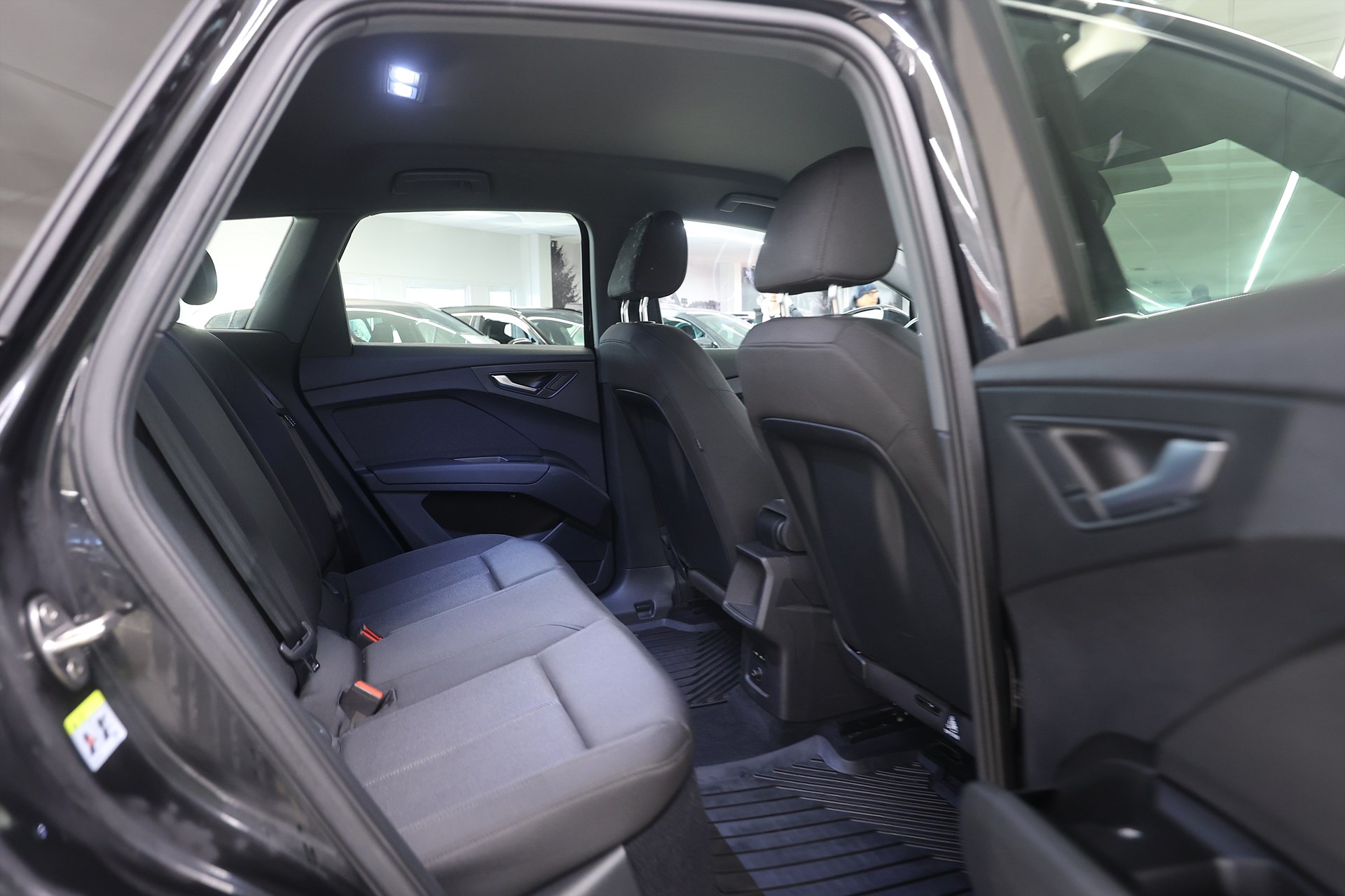 Audi Q4 40 e-tron 204hk Proline Keyless PDC Värmare Carplay MOMS