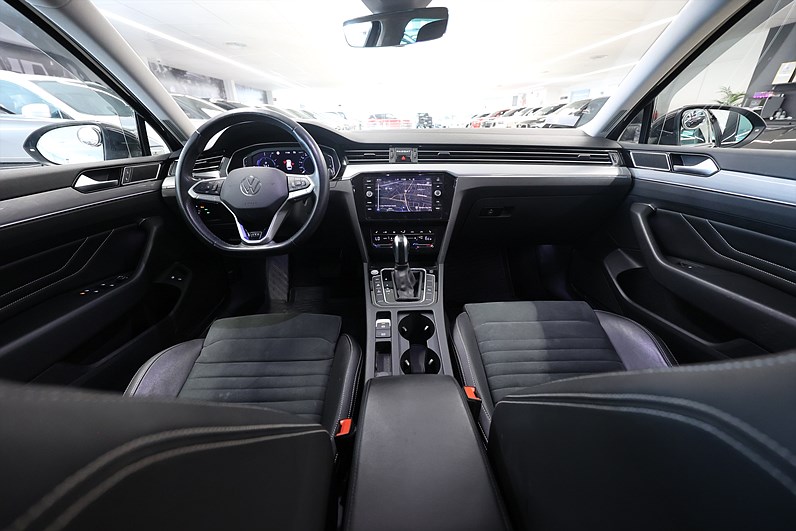 Volkswagen Passat SC GTE 218hk Executive Alcantara Drag B-Kamera