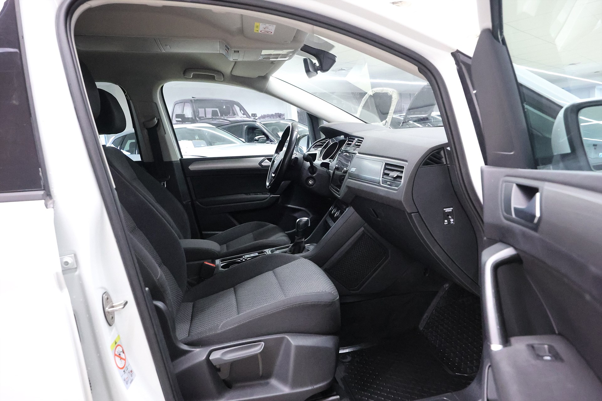 Volkswagen Touran 2.0 TDI 150hk R-Line 7 sits PDC LED MOMS