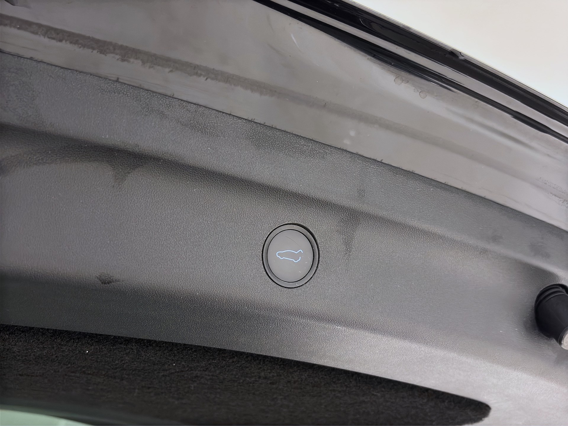 Tesla Model Y Long Range AWD 514hk Pano Läder Drag Navi