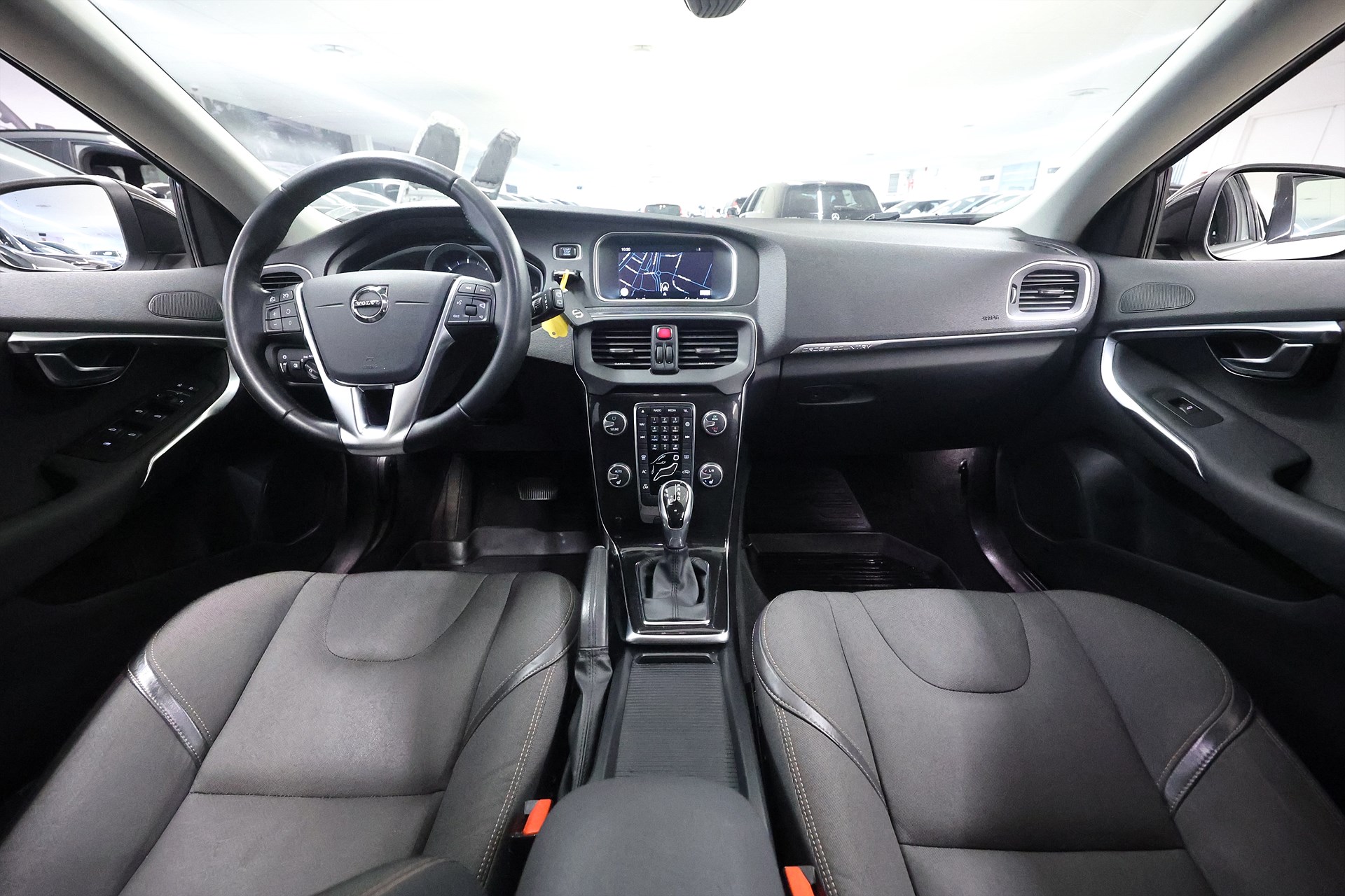 Volvo V40 Cross Country D2 120hk Momentum Navi Bluethooth PDC