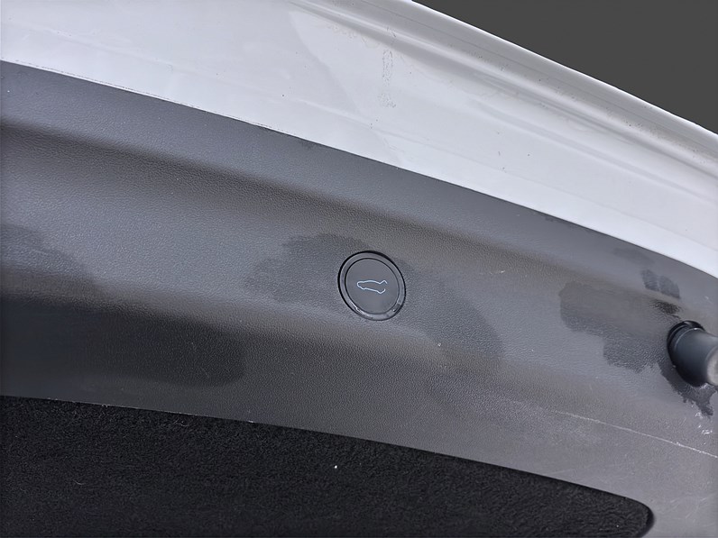 Tesla Model Y Long Range 514hk Helg på Moberg! Pano Läder Navi B-Kamera