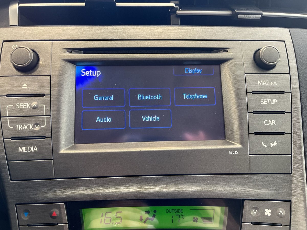 Toyota Prius Plug-in Hybrid 1.8 VVT-i + 3JM Plug-in CVT, 136hk, 2014