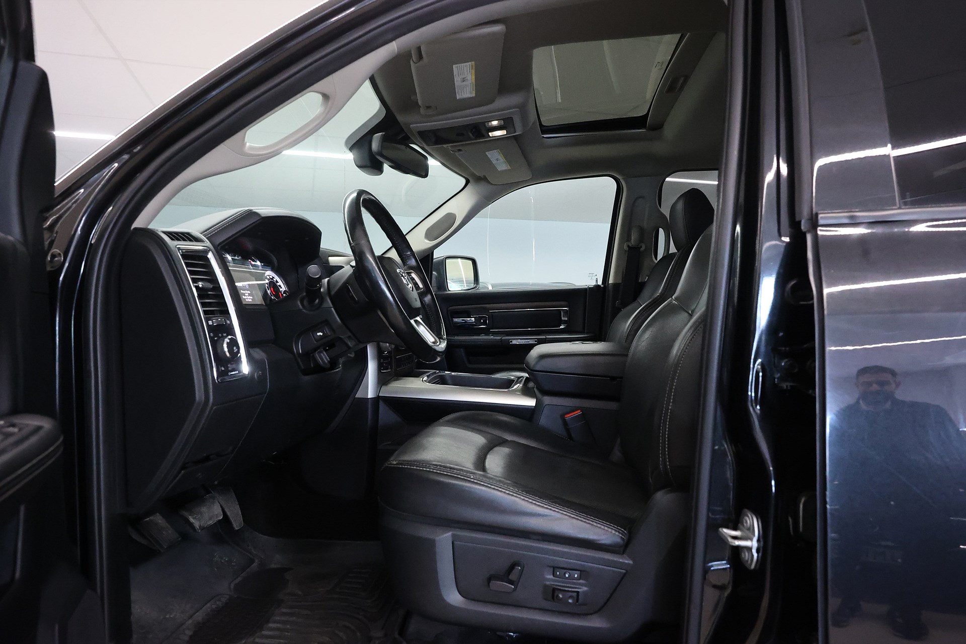 RAM 1500 3.0 V6 EcoDiesel 4x4 Laramie Flaklock Drag Luftfjädr MOMS