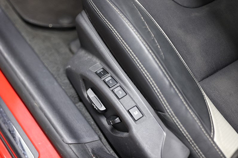 Volvo S60 T5 240hk R-Design Pano B-kamera Värmare