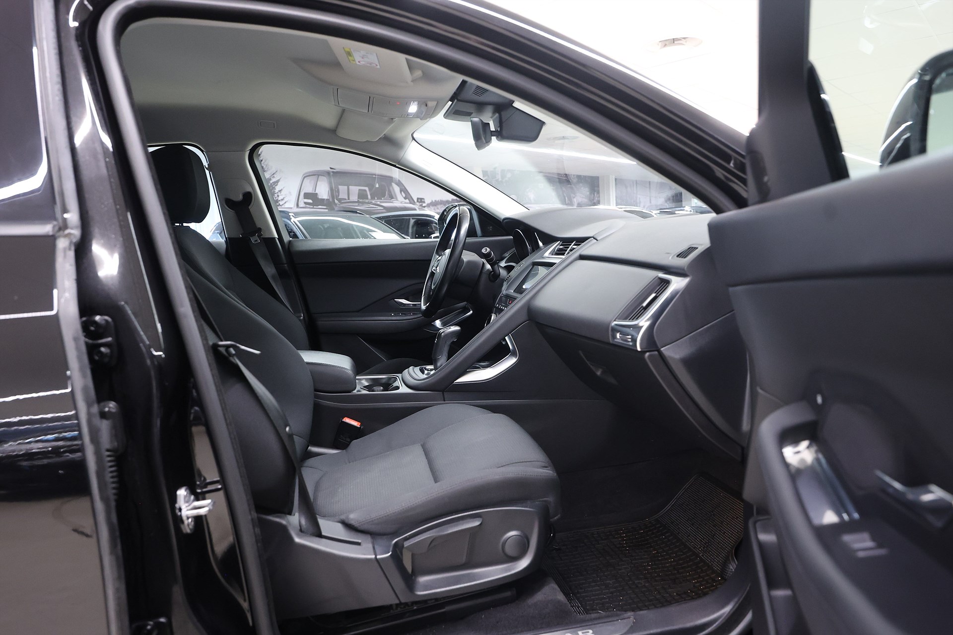 Jaguar E-Pace D150 AWD 150hk *Hjulkampanj!* B-kamera Drag