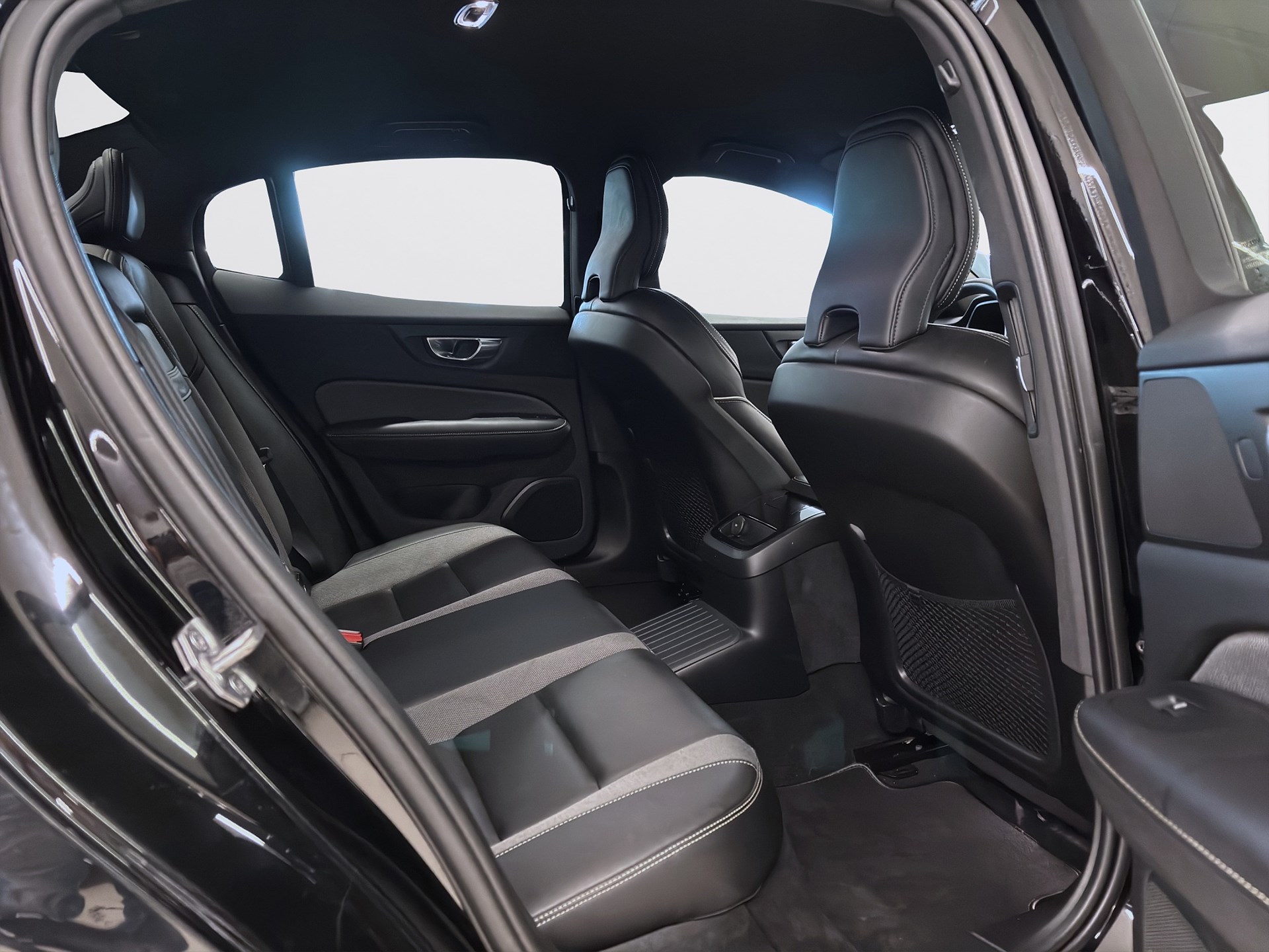 Volvo S60 Recharge T8 392hk R-Design Navi CarPlay B-Kamera