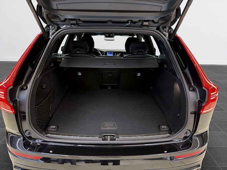 Volvo XC60 Recharge T6 AWD 350hk Plus Black Nordic Edt. Pano H/K Drag